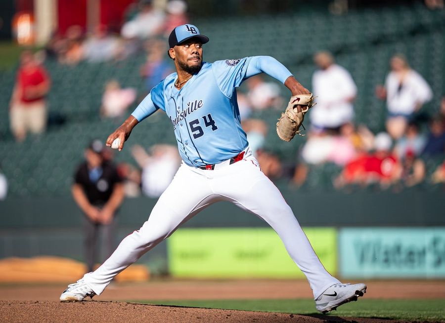 El lanzador derecho de los Reds, Hunter Greene (codo), hará su debut de temporada el sábado.