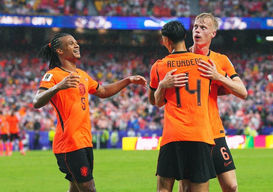 Netherlands grab early 2-goal lead vs. Tunisia, win Group F