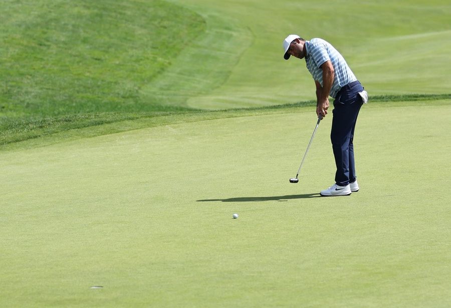 Scottie Scheffler, a centímetros de 59, se lanza al liderato en el Travelers Championship.