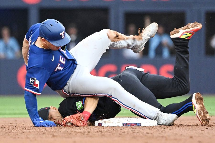 Rangers put OF Wyatt Langford on IL, activate OF Evan Carter