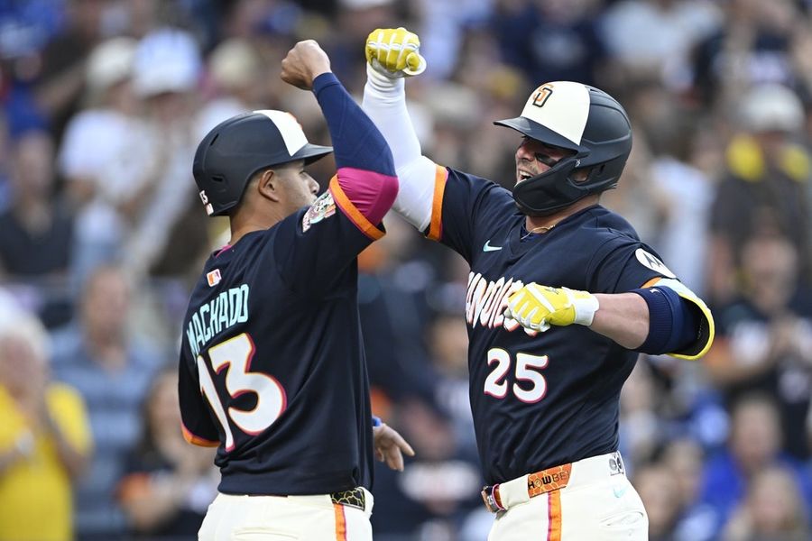 Padres jump ahead early, pull away late against Dodgers