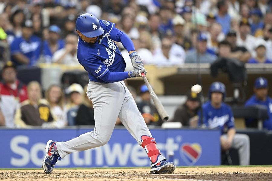 Red-hot Mookie Betts leads Dodgers against Padres 