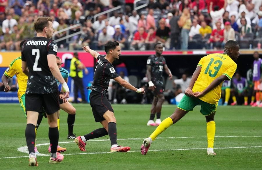 Canada earn first knockout win on stoppage-time goal vs. South Africa