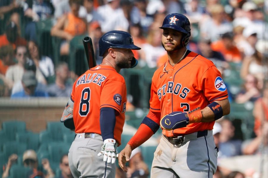 Astros SS Jeremy Pena, 1B Christian Walker exit with injuries