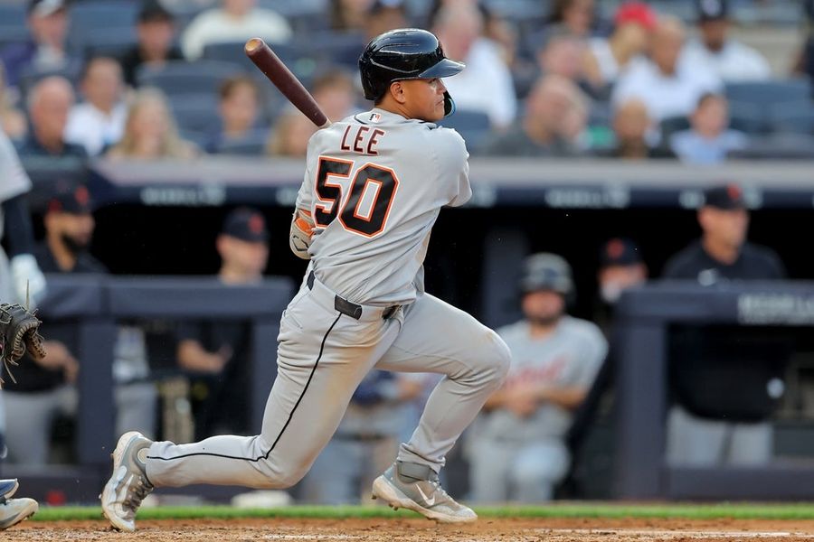 Tigers pounce on skidding Yankees to begin series with win