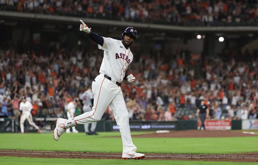 Yordan Alvarez ties Astros' record for career slams in win over Twins