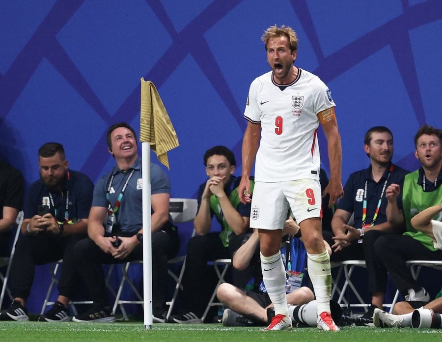 Harry Kane lifts England over DR Congo with two late goals