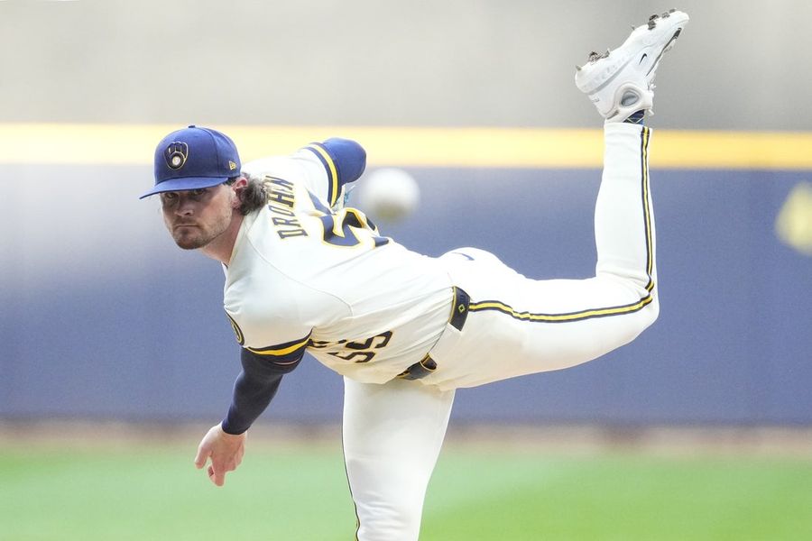 Los Brewers buscan un mayor rendimiento de sus abridores antes del partido inaugural contra los Cardinals.