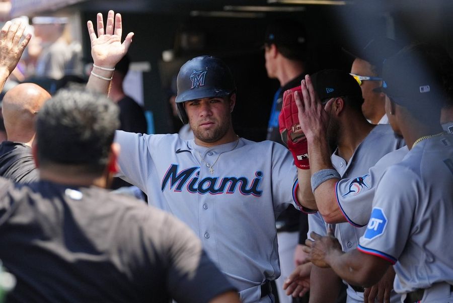 Los Marlins se esfuerzan por recuperar el buen momento del mes pasado en el partido inaugural contra los A's.