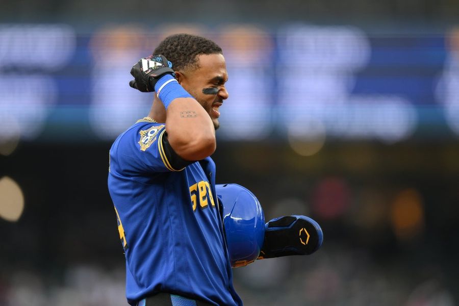 Mariners CFs Julio Rodriguez, Victor Robles exit game with injuries