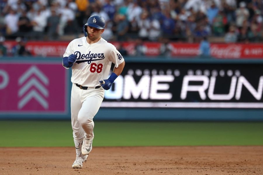 Dodgers escapam de desvantagem de 6 corridas e superam Padres em má fase.
