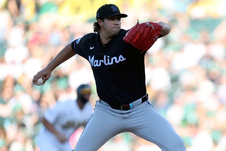 Tyler Phillips, dos Marlins, agarrado a uma vaga na rotação, busca dominar os M's.