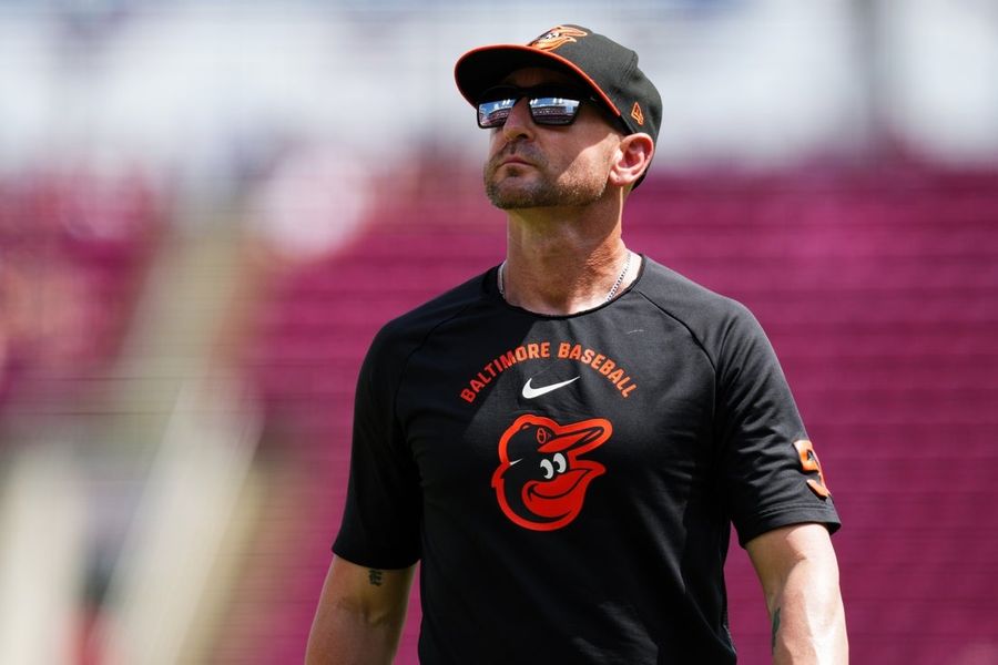 Los Orioles buscan reagruparse en el primer partido de la serie contra los Rangers.
