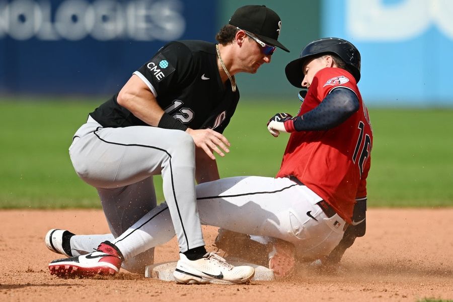 White Sox build early lead, edge Guardians to split series