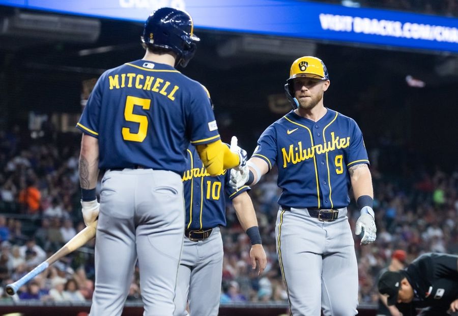Jake Bauers y los Brewers sellan la victoria en la serie contra los D-backs.