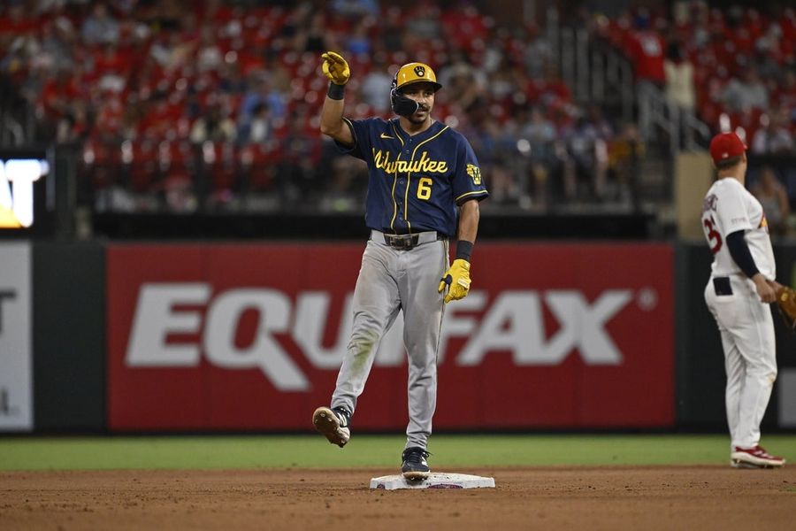 Brewers activate INF David Hamilton from IL