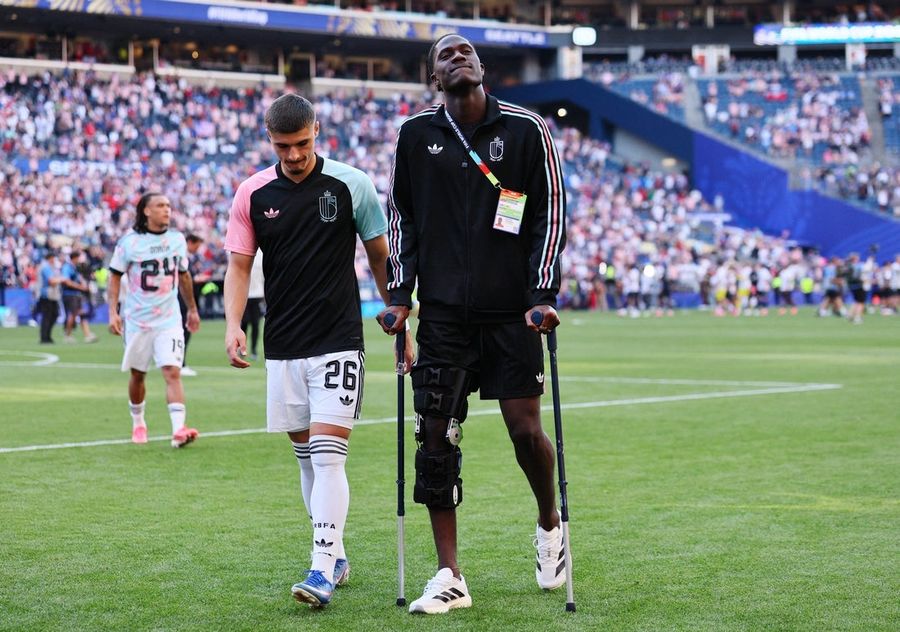 El seleccionador belga afirma que Amadou Onana sufre una "lesión grave".