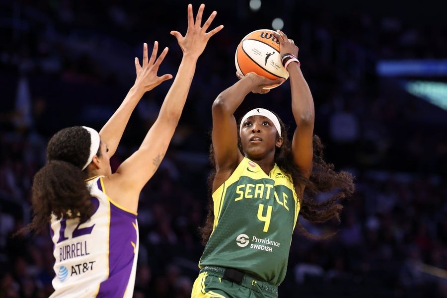 Flau'jae Johnson, Storm send Sparks to another one-sided loss