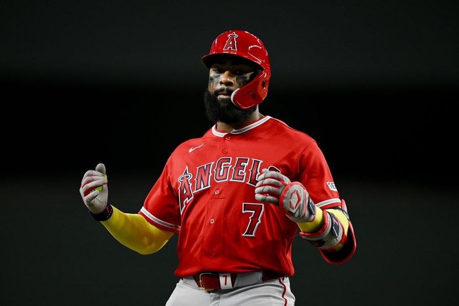 Angels end seven-game skid with offensive outburst at Rangers