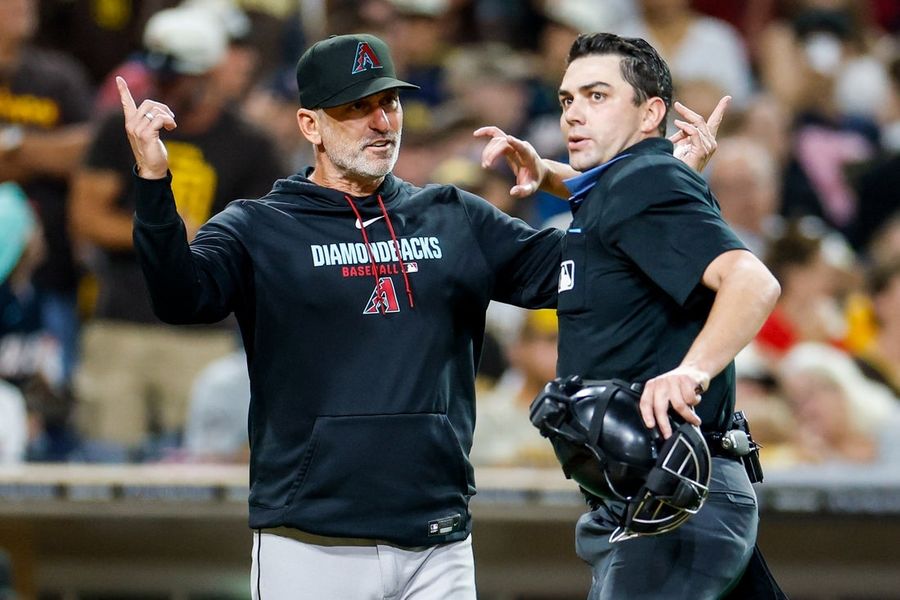 D-backs manager Torey Lovullo ejected for arguing balk call