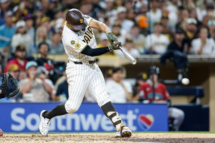 Padres igualam sua melhor marca de corridas da temporada em vitória arrasadora sobre os Diamondbacks.