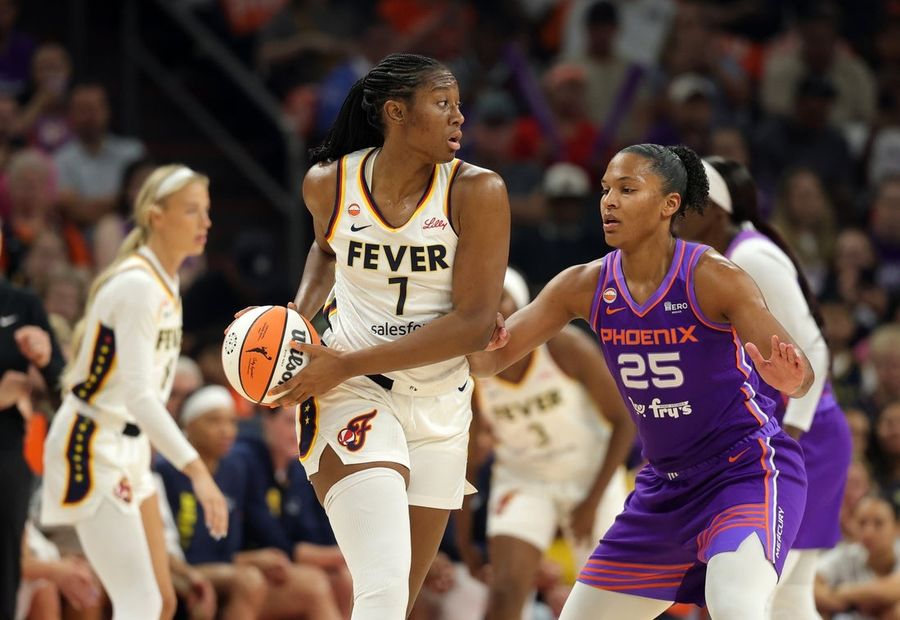 Kelsey Mitchell lifts Fever over Mercury in wild finish