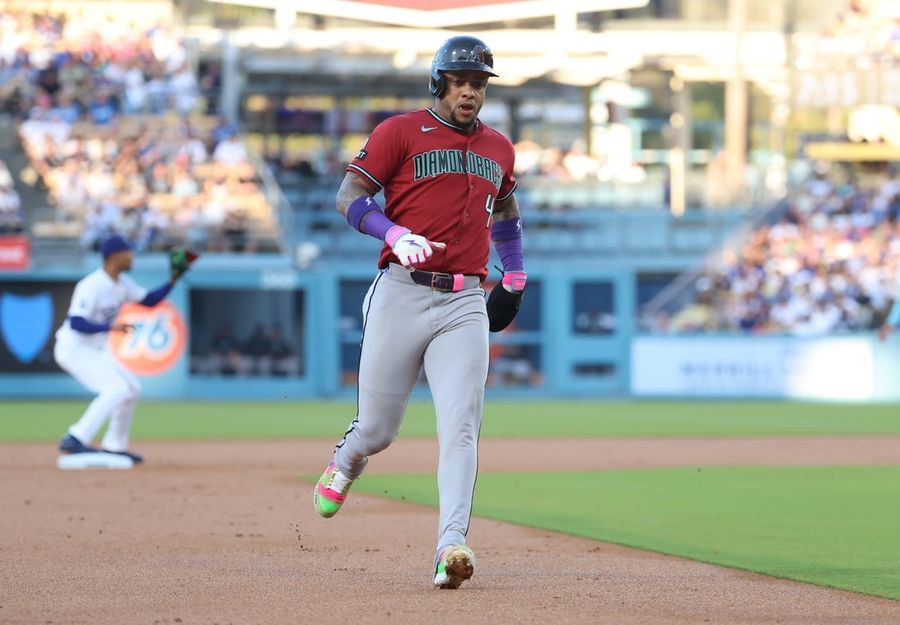 Tim Tawa e os D-Backs aproveitam os erros dos Dodgers para uma vitória tranquila.