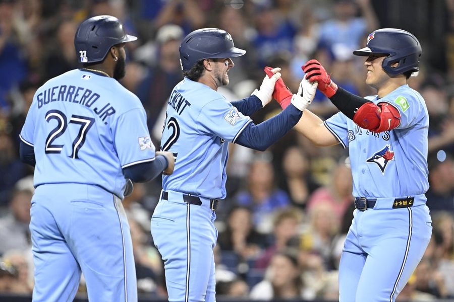 Kazuma Okamoto espera levar os Blue Jays à vitória sobre os Padres.