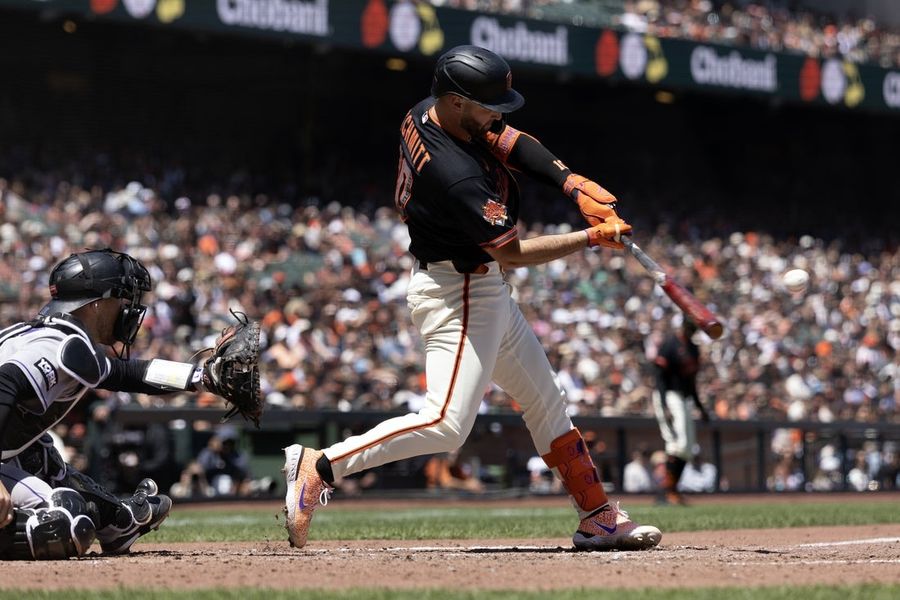 O home run de Casey Schmitt garante a vitória dos Giants sobre os Rockies.