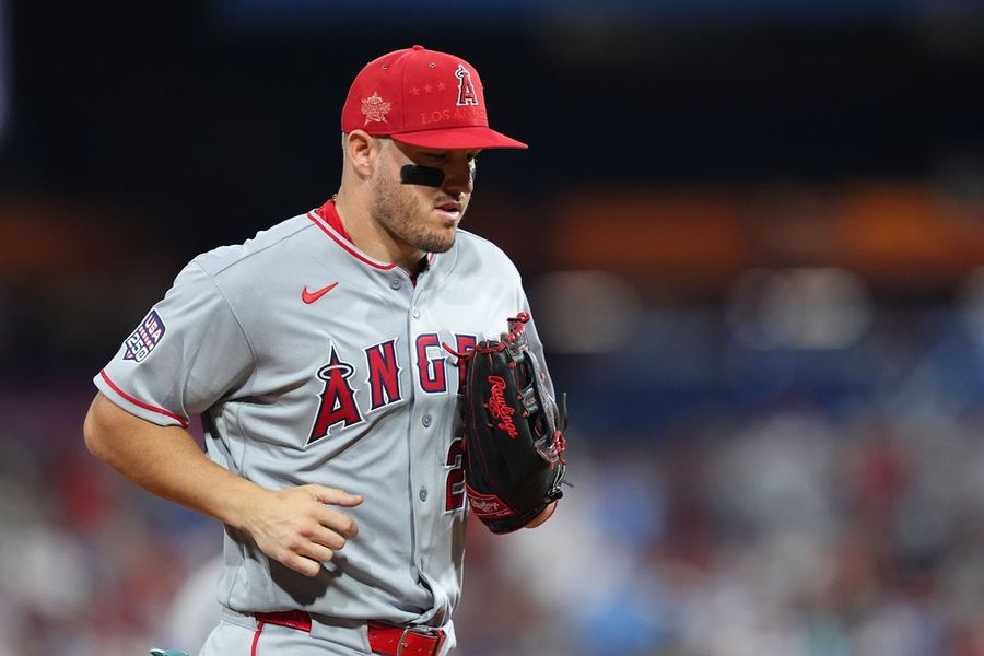 Slumping Giants, Angels meet with deadline questions looming