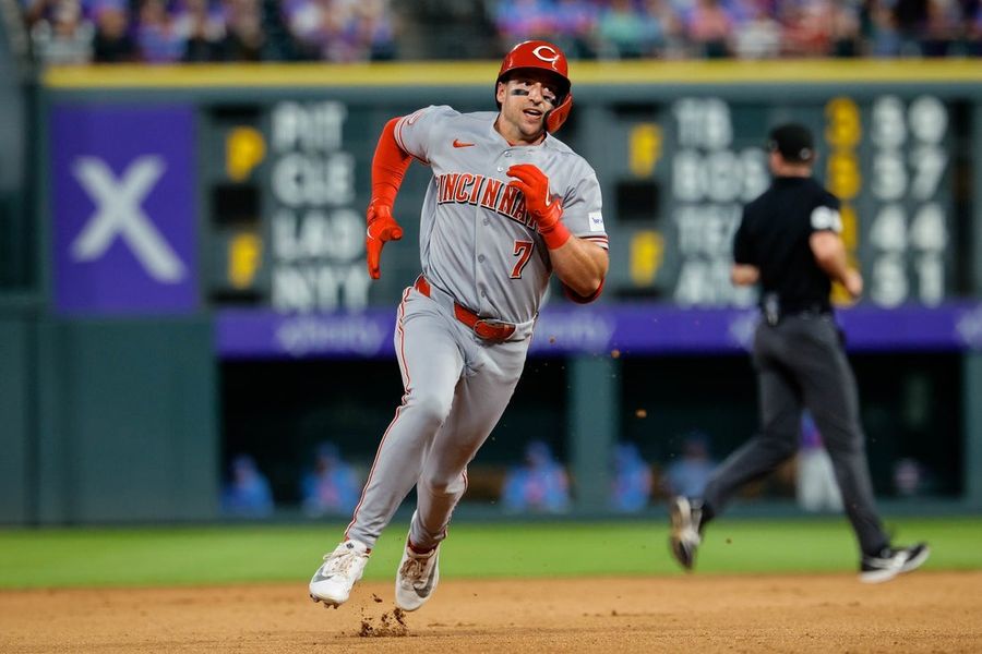 Reds hit 4 homers to power past Rockies