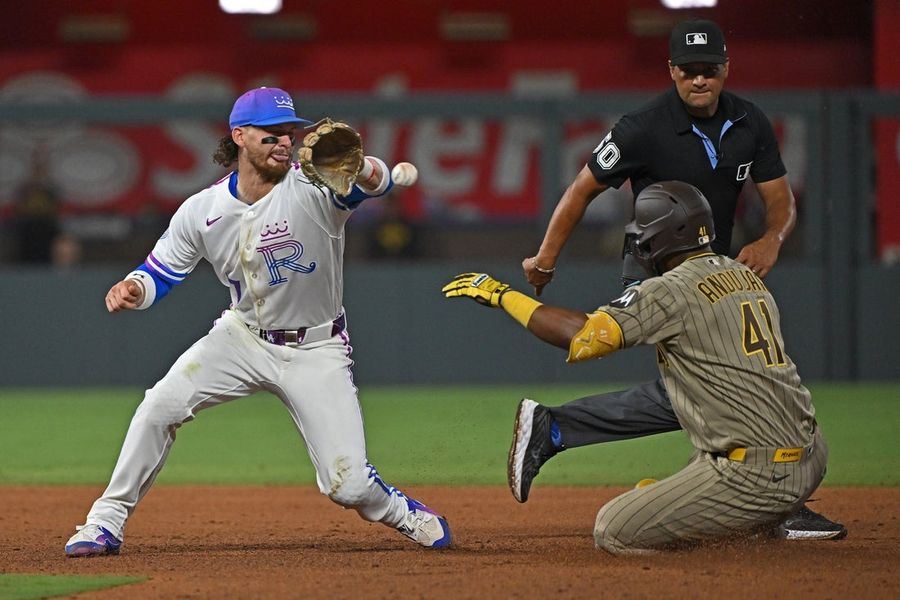 Padres try to bounce back after tough road loss vs. Royals