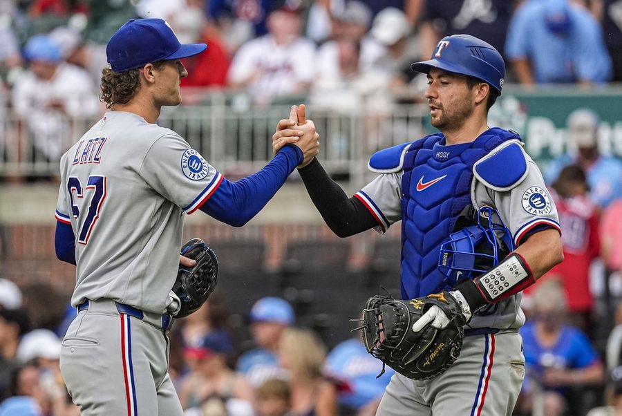 Rangers rally in 6th to edge Braves