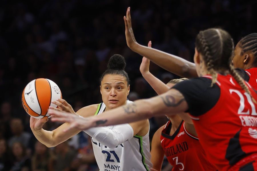 Kayla McBride, Lynx down Fire for fifth straight win