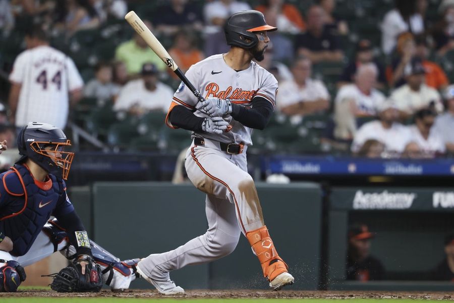Orioles complete sweep of Astros for 7th straight win