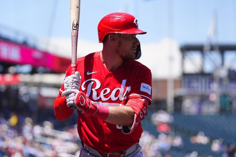 With trade deadline looming, Reds set sights on Mariners