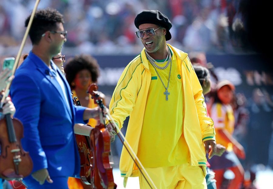 After 11 years, Ronaldinho returns to soccer with a primary goal