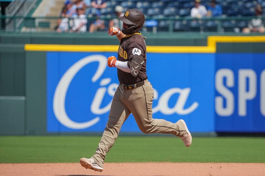 Padres rip 5 homers among 19 hits in rout of Royals