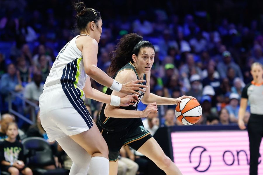 Liberty remonta una desventaja de 12 puntos para vencer a Wings en tiempo extra.