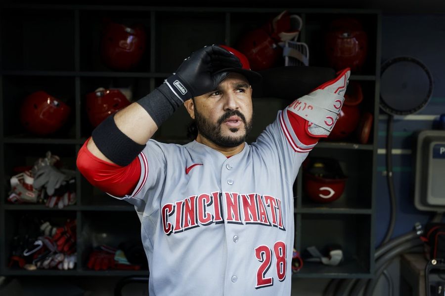 Eugenio Suarez, Reds strive to keep 'good vibes' going vs. M's  