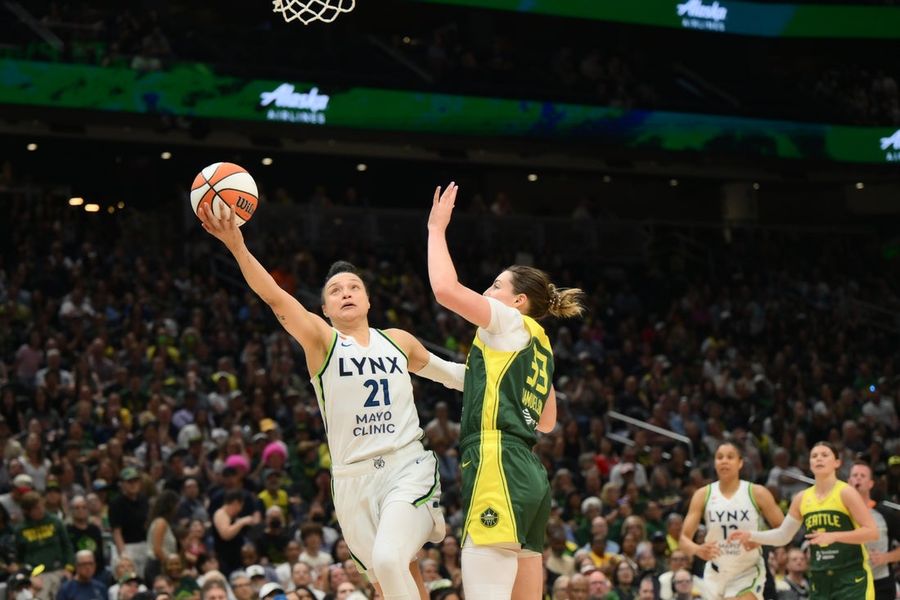 Otra gran noche de Kayla McBride lleva a Lynx a la victoria sobre Storm.