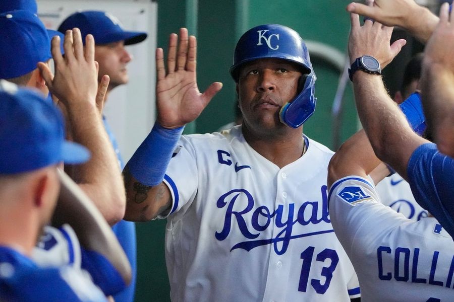 Royals' Salvador Perez hits 317th homer, ties George Brett's club mark