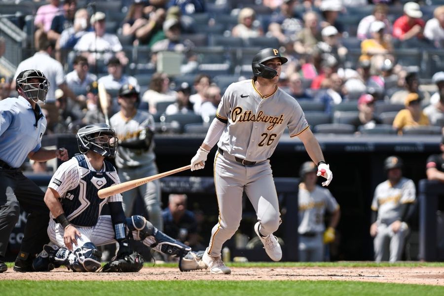 Yankees rally late, but Pirates take DH opener in 10 innings