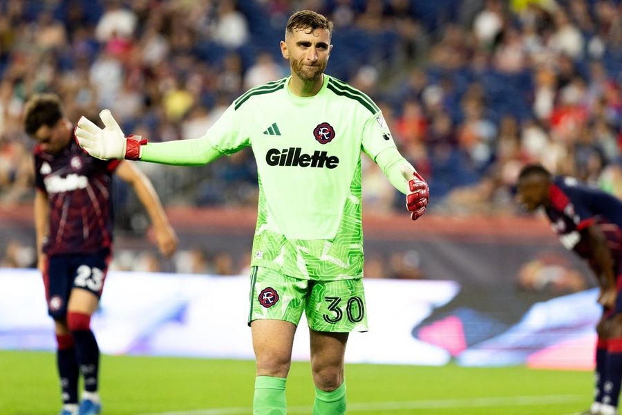 Matt Turner e os Revs buscam ampliar os problemas ofensivos do Atlanta.