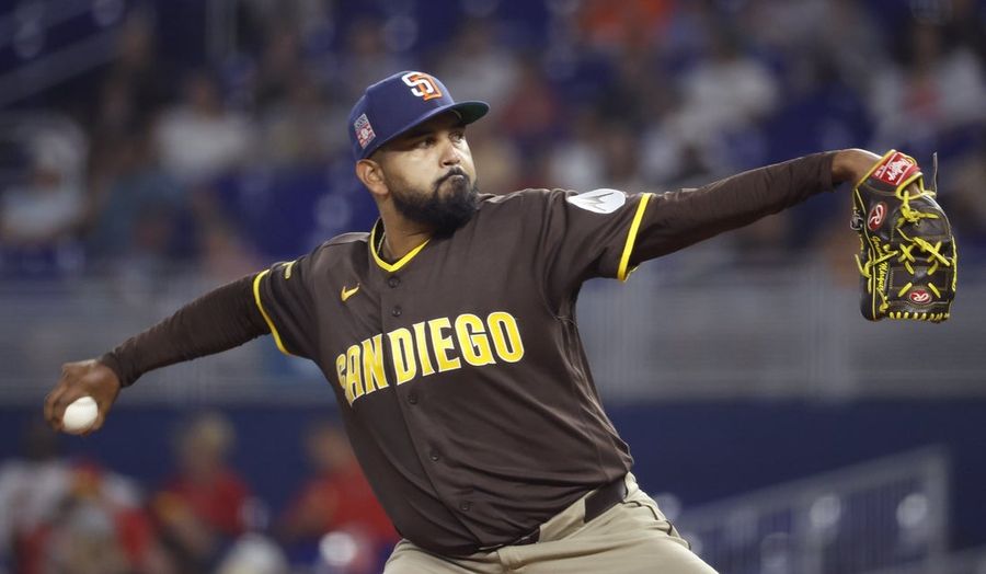 Luis Rengifo dispara um home run de duas corridas e os Padres impõem a décima derrota consecutiva aos Marlins.