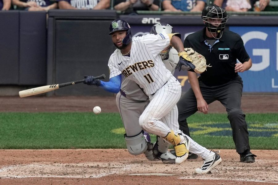 Brewers continue run of West Coast as they visit Giants