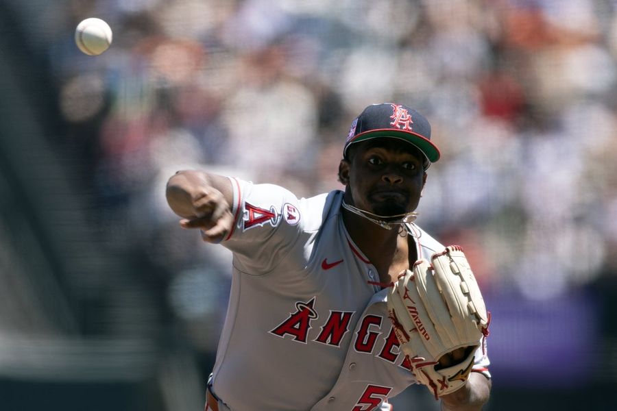 Mike Trout's 4-hit game helps Angels down Giants