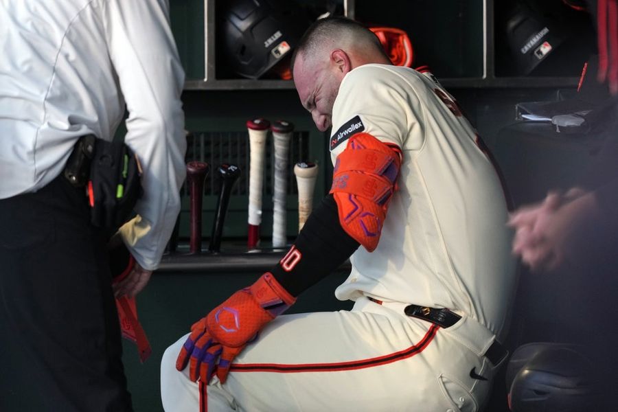 Giants place INF Casey Schmitt (torn meniscus) on 10-day IL