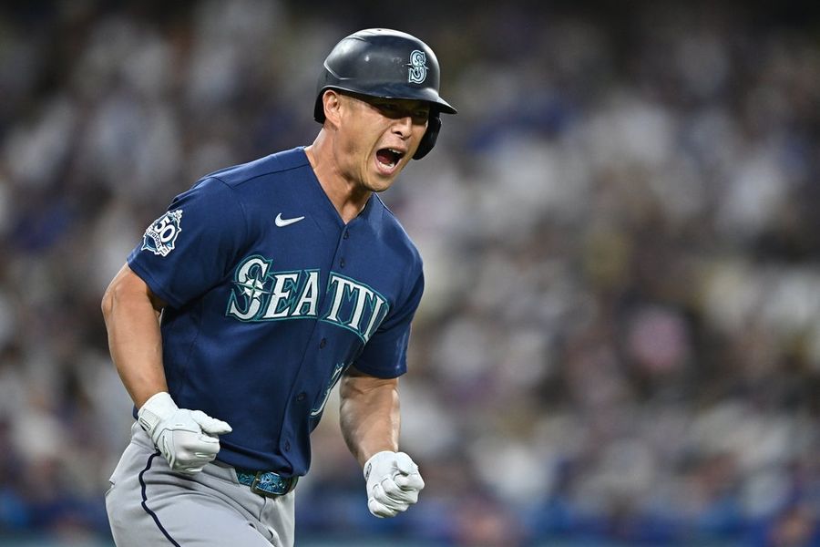 Mariners sock season-best 5 home runs, outslug Dodgers