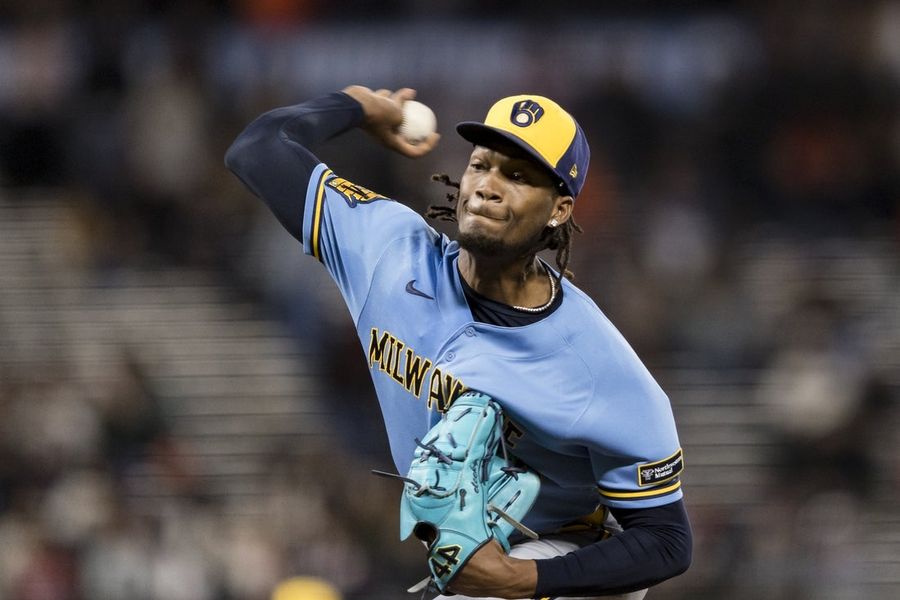 Brewers and stellar bullpen strive for series win vs. Cubs